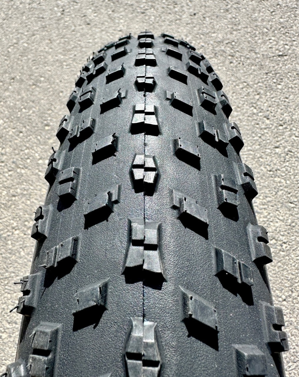 204 City Cross knobby Tire 20 x 4, black fatbike tire